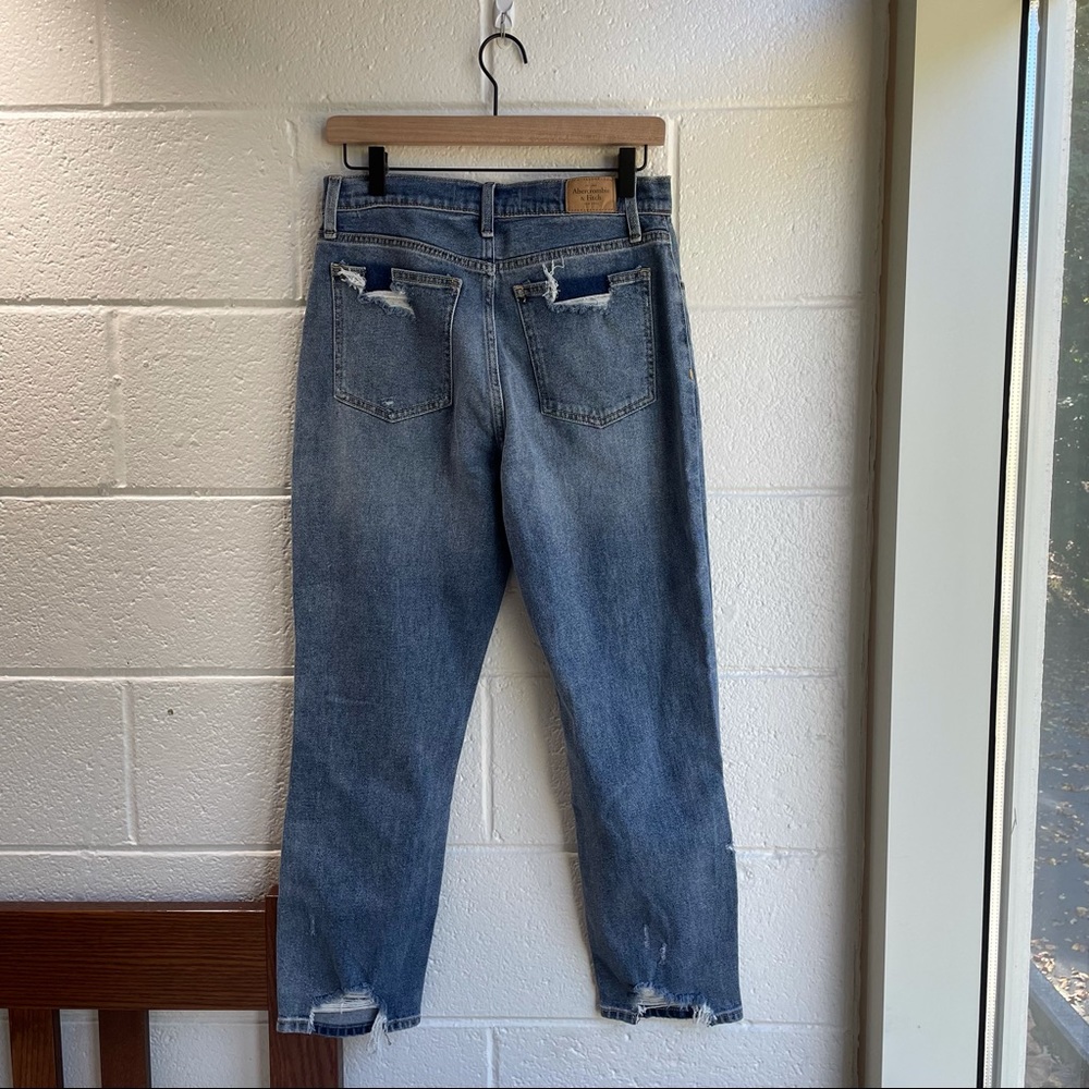 NWT Abercrombie & Fitch Mom Jeans Medium Wash Distressed Ripped 6 Short 28 - Picture 6 of 7